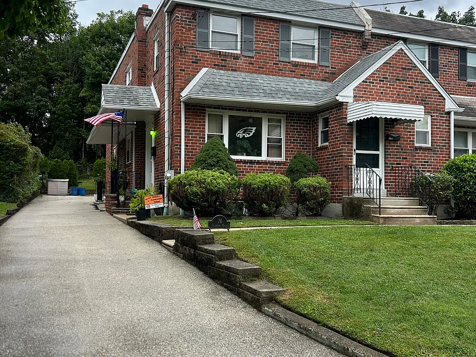 26 Alameda Rd #B