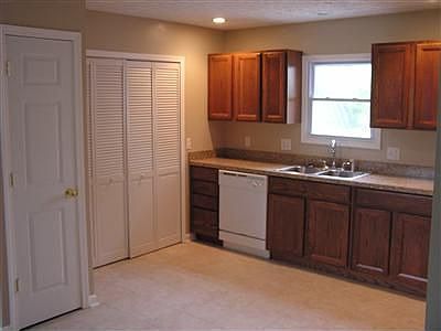2nd image of 833 Sandalwood Dr
