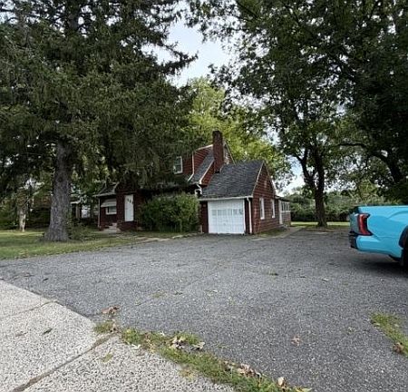 4th image of 1016 Valley Rd