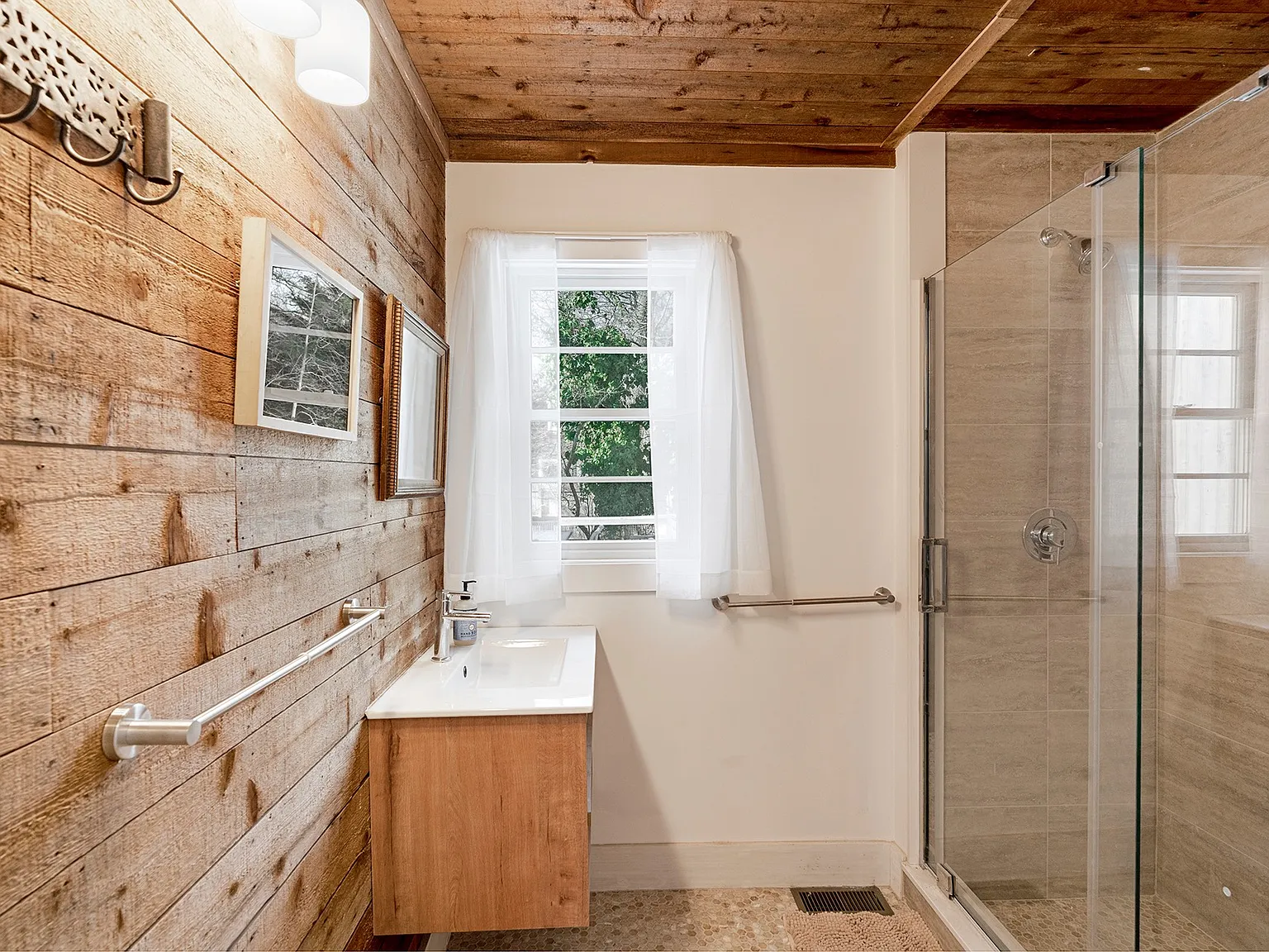 East Hampton Cottage Retreat — Photo 3
