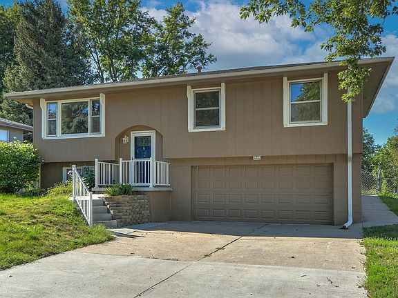 2nd image of 213 Acorn Cir