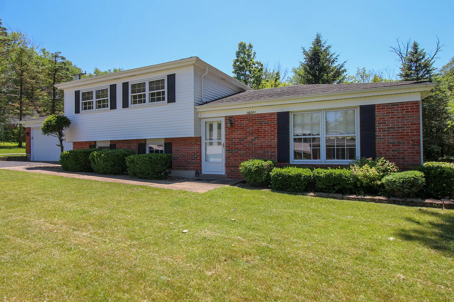 18201 Rockwell Ave photo 1