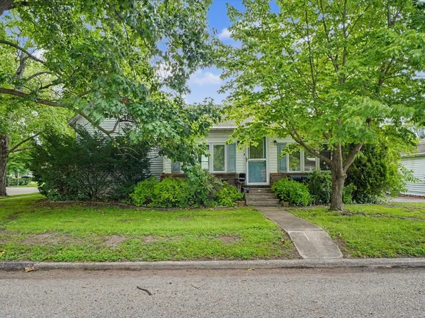 303 E Wilson St, Monticello, IL 61856