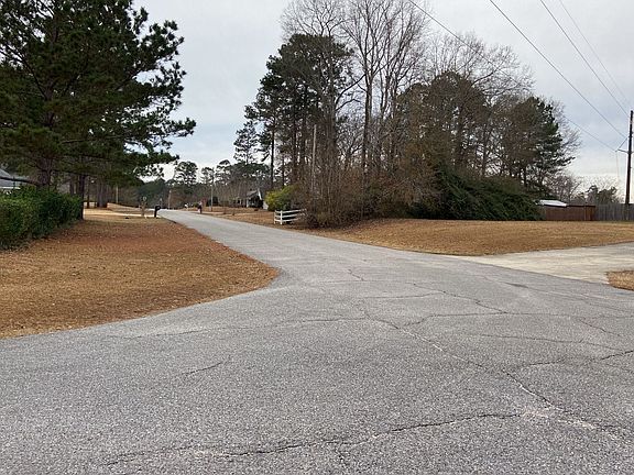 4th image of 124 Pine Ln