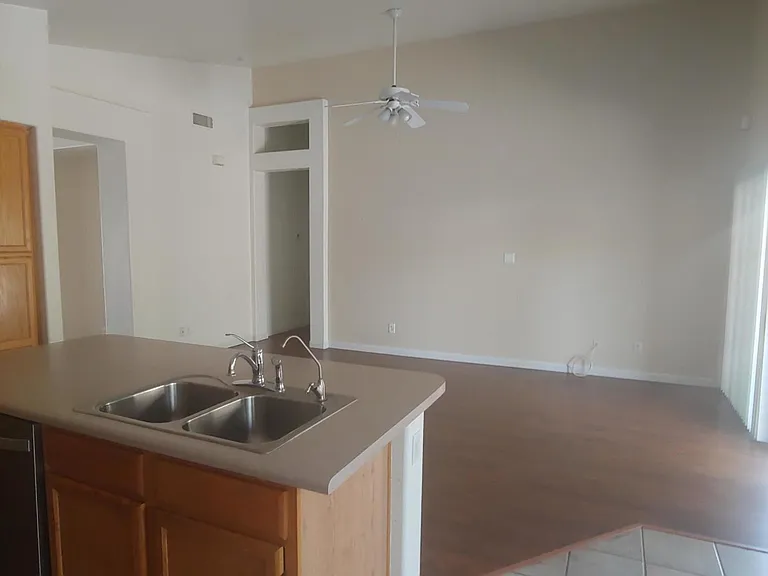1110 W Raven Dr — Photo 9