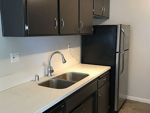 2nd image of 1810 Hardison Pl APT 6