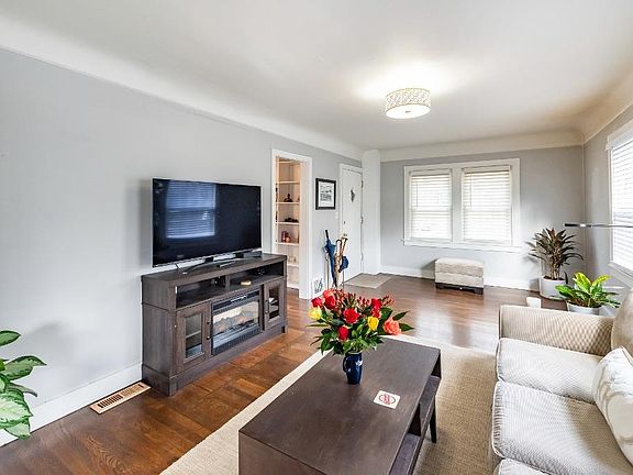 5th image of 1384 Rosewood St