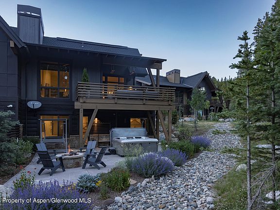 3rd image of 273 River Park Dr
