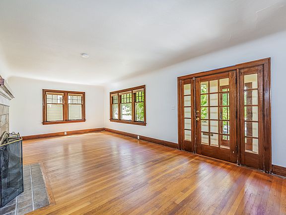 4th image of 5042 7th Ave NE #202