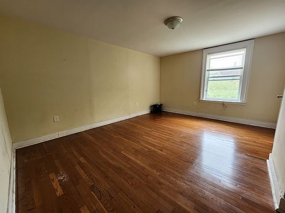 5th image of 133 Hobart St #B