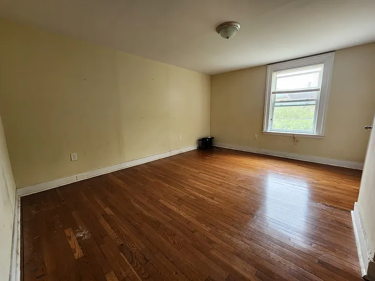 133 Hobart St #B — Photo 3