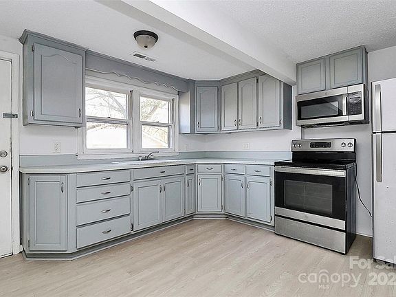 2nd image of 606 N Vance St