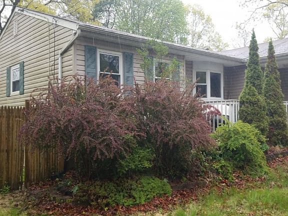 3rd image of 129 Dahlia Dr