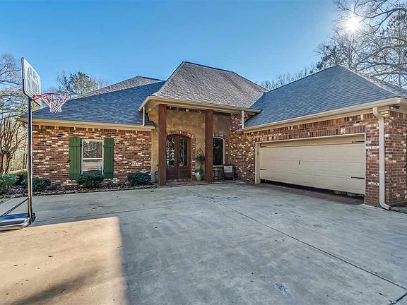 2nd image of 121 Grande Oaks Est