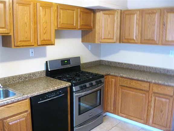 4th image of 100 Newell Ave