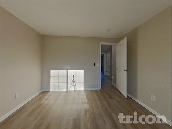 4th image of 5305 S Valdai St