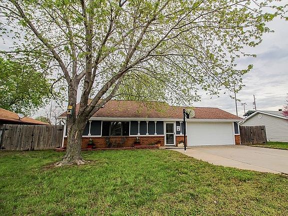 3rd image of 1307 Parkside Dr