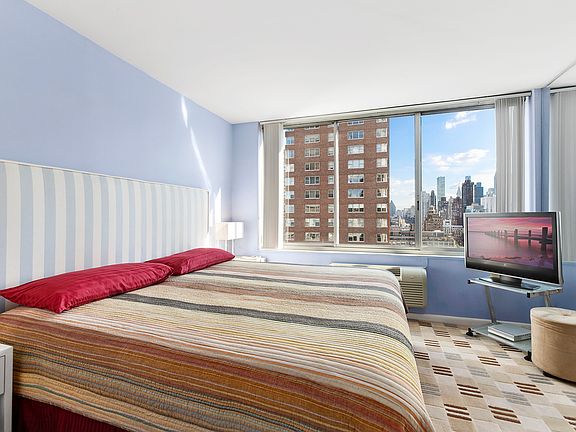 5th image of 353 E 72nd St APT 22B