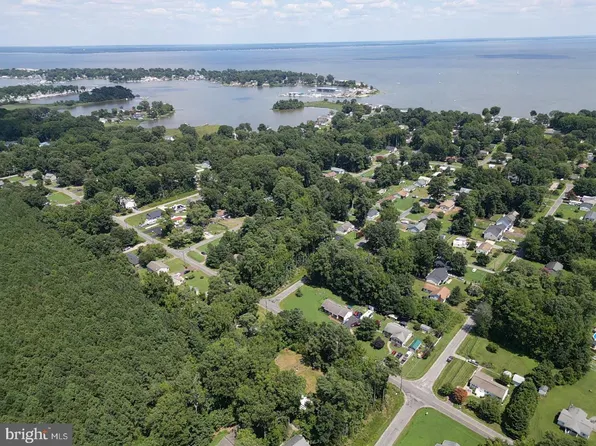 141 Wakefield Dr, Colonial Beach, VA 22443