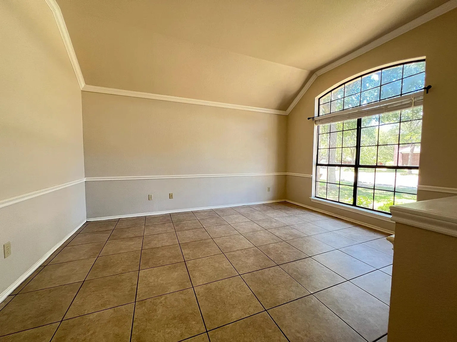 3 bed, 2131 sqft, $3,100 — Photo 4