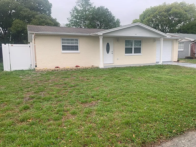 10038 Brandywine Ln — Photo 2