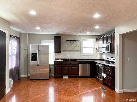 4th image of 24610 New York St
