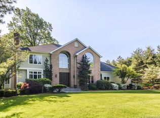1 Mountaincrest Dr, Cheshire, CT 06410