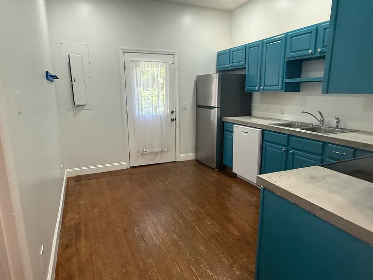 461 E Maxwell St — Photo 19