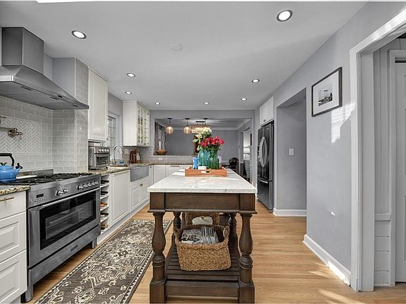 4th image of 18951 E Shoreland Ave