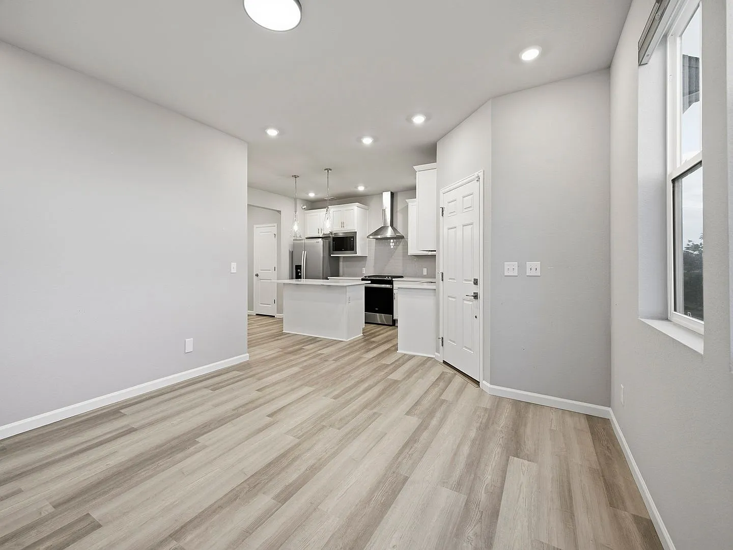 Stunning South-Facing Home with Mountain Views & Modern Finishes! — Photo 3