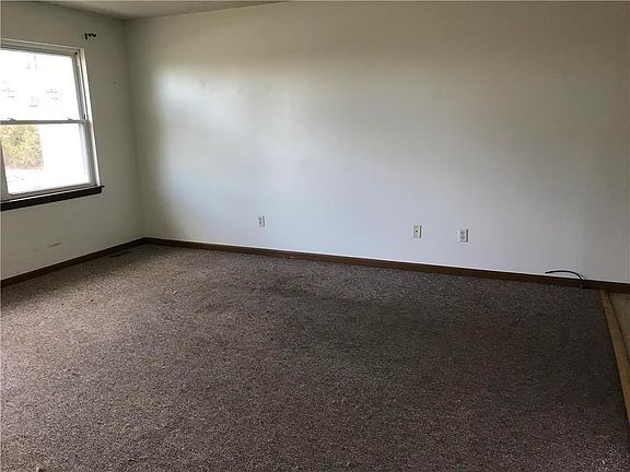 3rd image of 1102 Pacific St