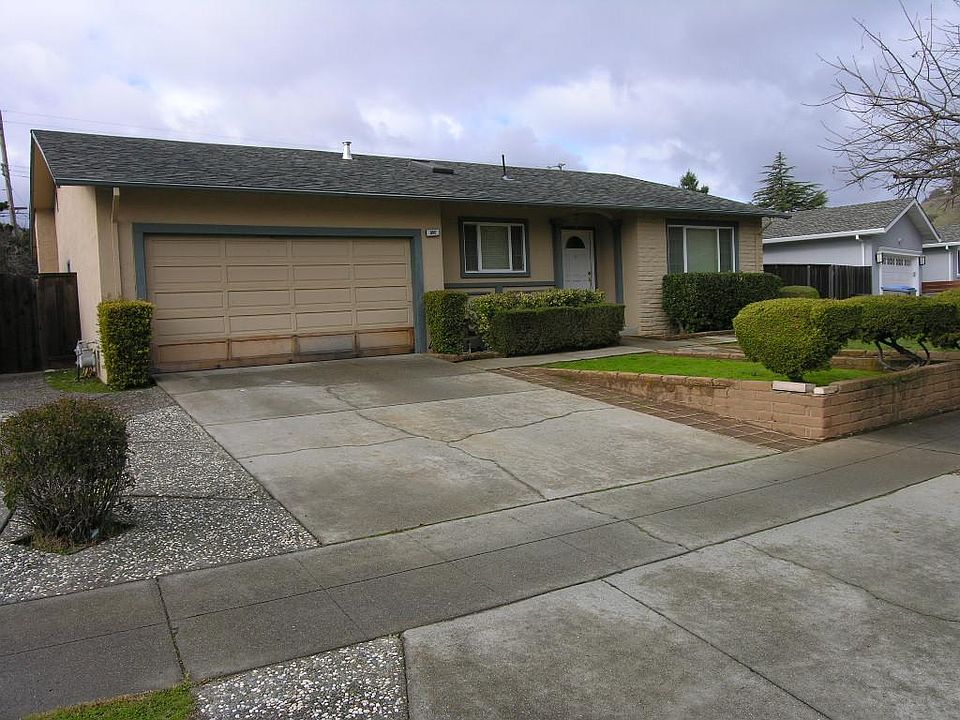 1st image of 980 Wallace Dr