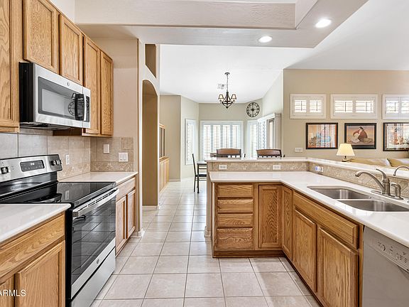 3rd image of 1452 N DESERT WILLOW Street