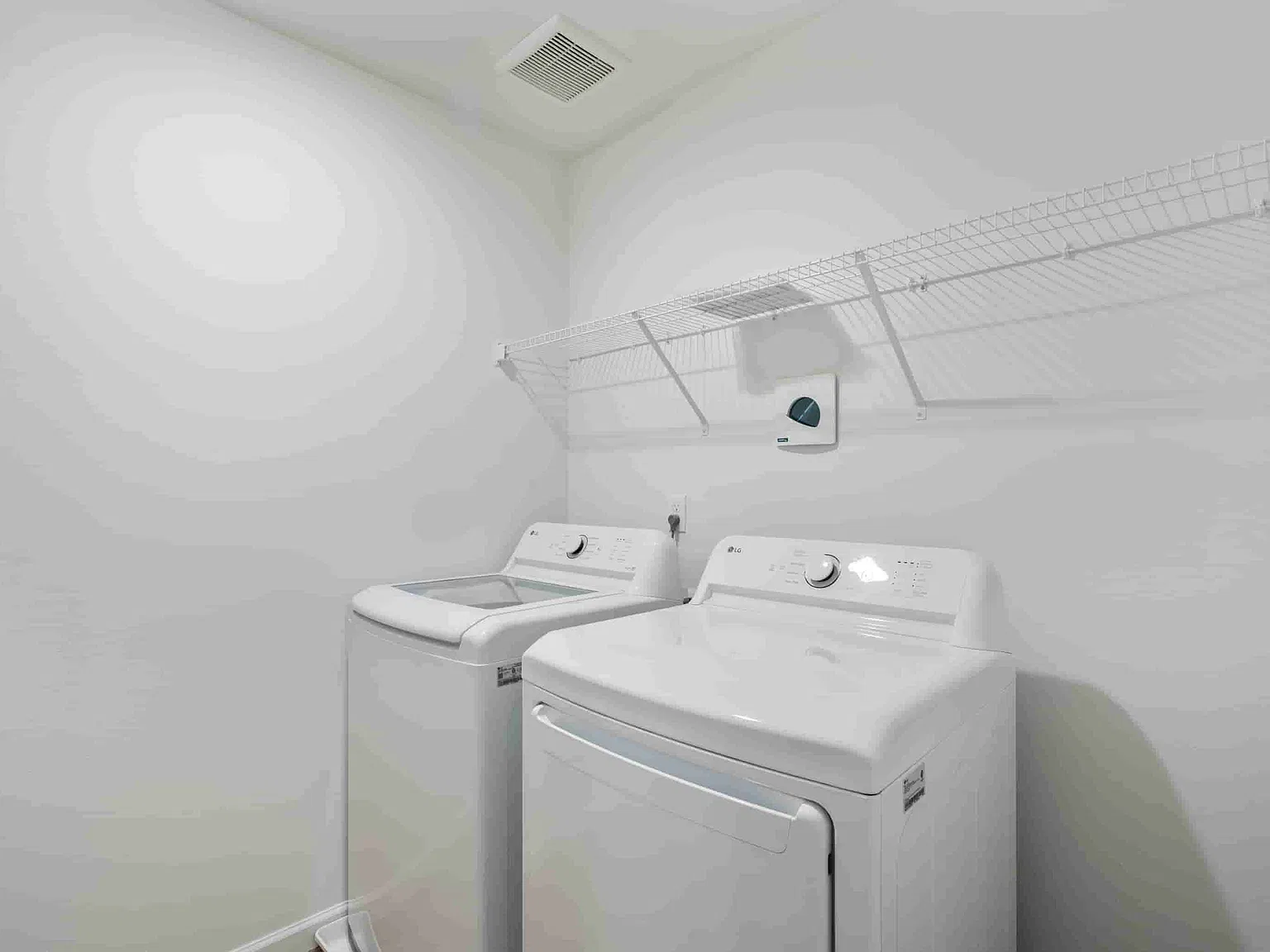 18314 NE 17th St — Photo 3