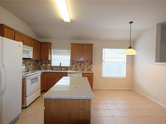 5th image of 1223 Periwinkle Dr