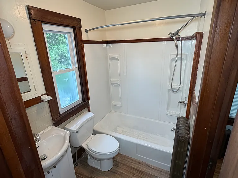 103 Winton Rd S — Photo 4