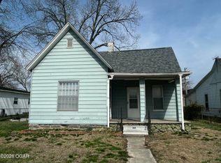 1017 W Daugherty St, Webb City, MO 64870