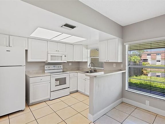 3rd image of 1377 Seaview Dr