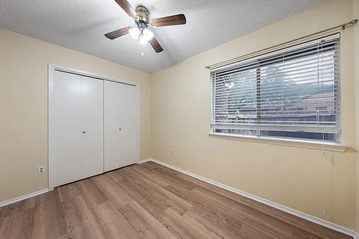 1015 E Yager Ln #41 — Photo 12