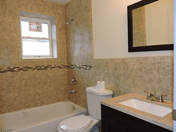 4th image of 289-291 Glenwood Ave Unit A