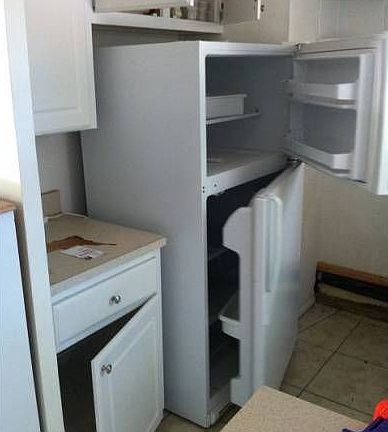 Kitchen / Refrigerator