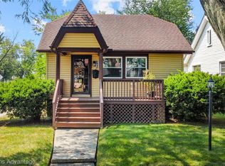 1449 Wayburn St, Grosse Pointe Park, MI 48230