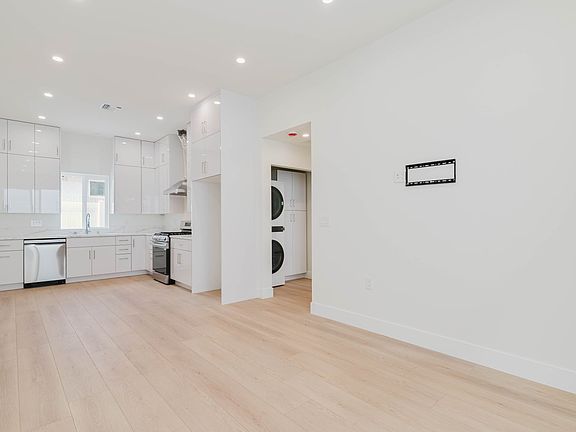 4th image of 1167 Raymond Ave #D