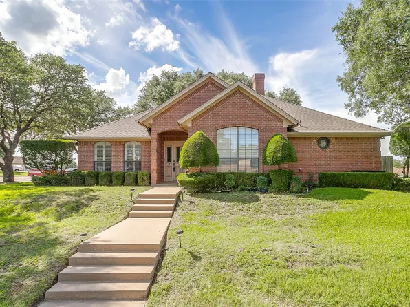 709 Berkley Dr, Cleburne, TX 76033