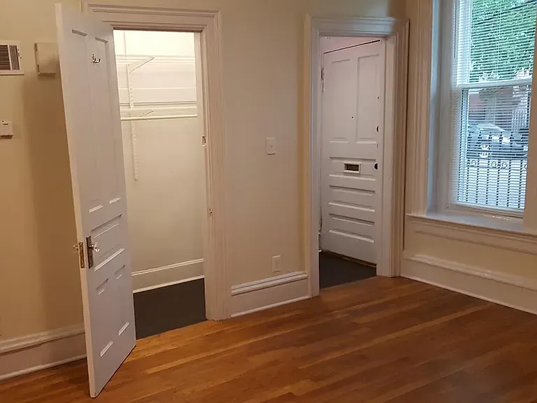 1649 W Superior St #1F — Photo 2