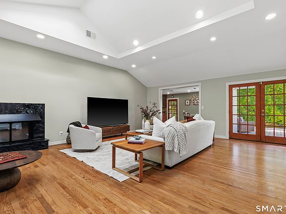 4th image of 86 Camp Avenue