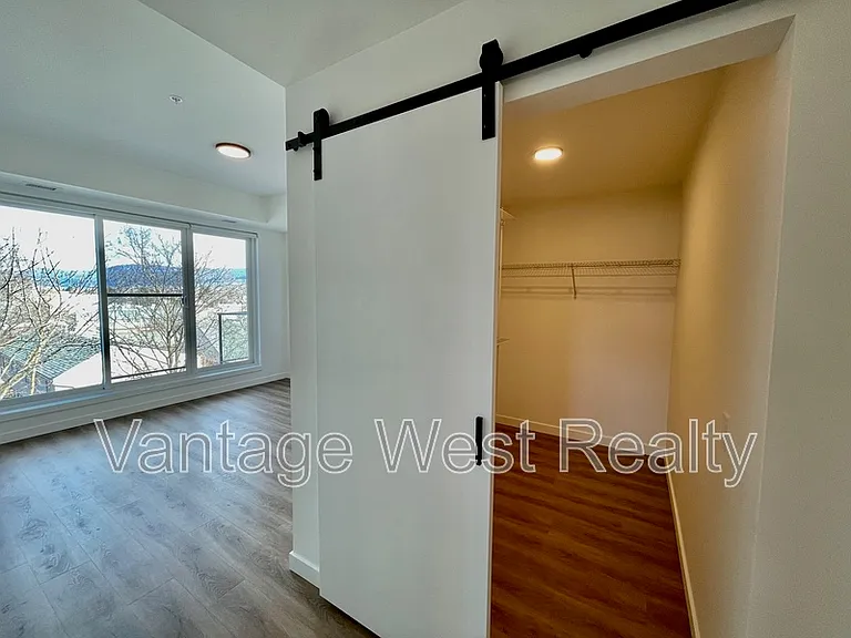 615 Rutland Rd N #401 — Photo 17