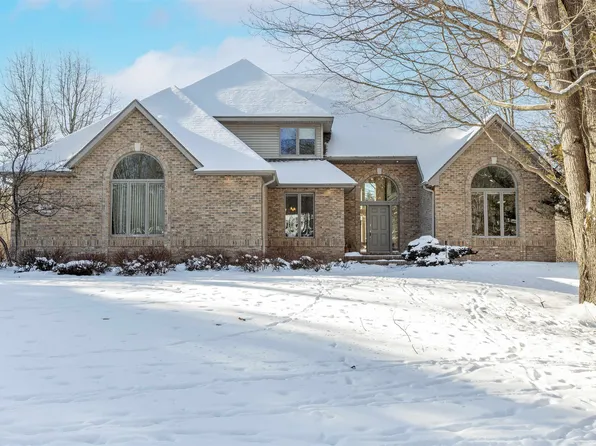 2266 E Cardinal Dr, Midland, MI 48642