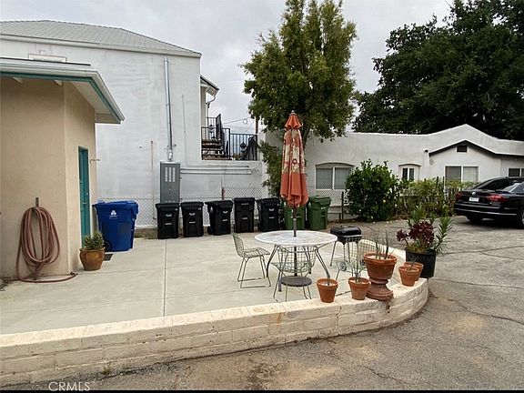 5th image of 10438 Scoville Ave
