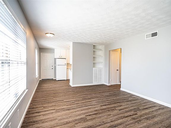 4th image of 7754 Claremont Dr